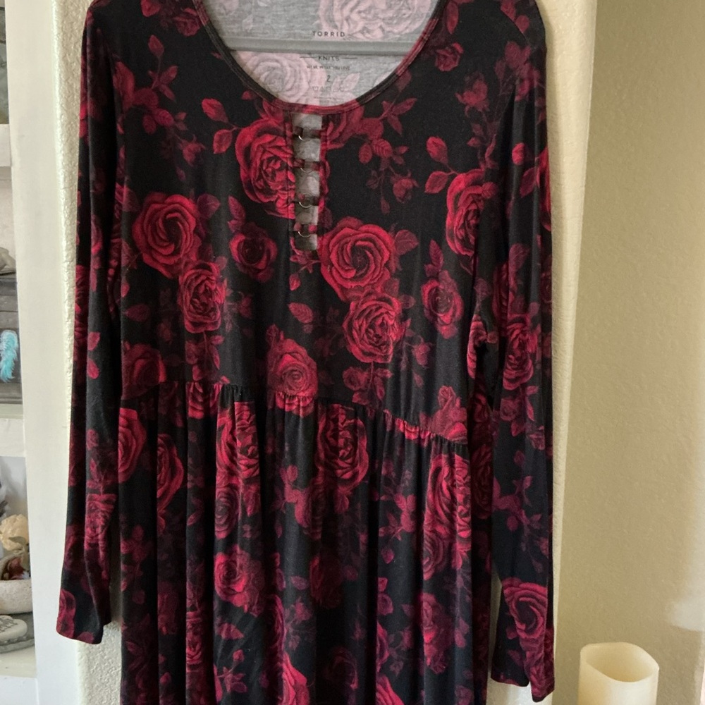 Torrid Black and Red Floral Long Sleeve Tunic 2X
